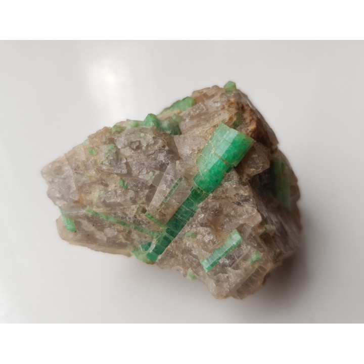 Kryształy szmaragdu w kwarcu z Chin