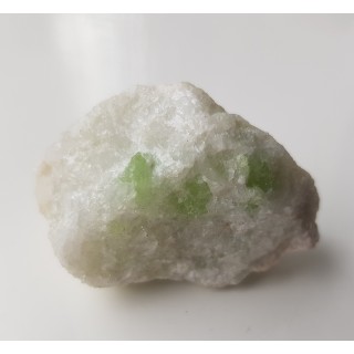 Wanadowy diopsyd - ławrowit w marmurze ze Sludianki nad Bajkałem