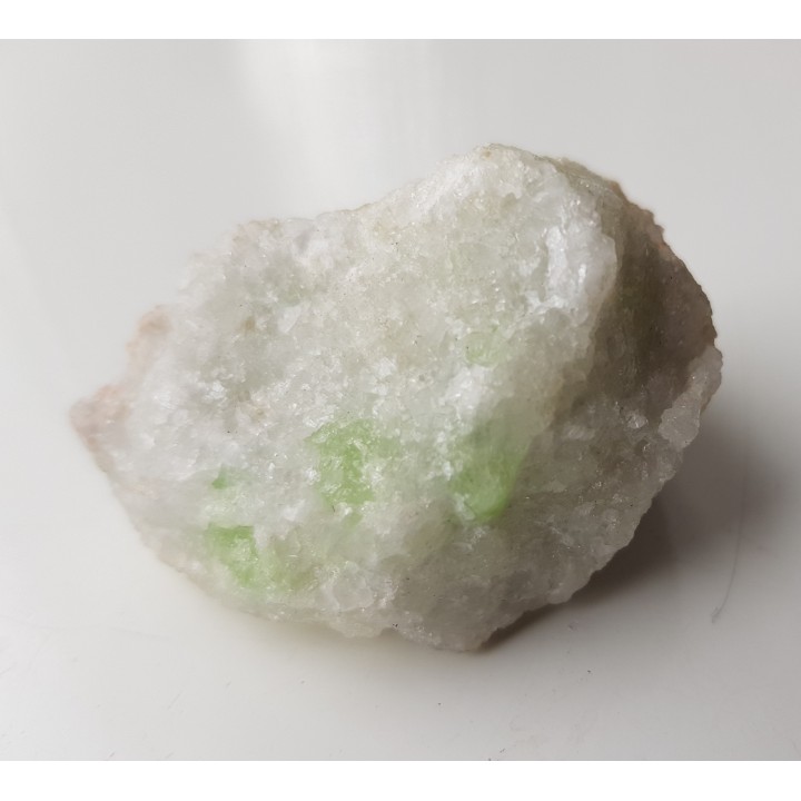 Wanadowy diopsyd - ławrowit w marmurze ze Sludianki nad Bajkałem