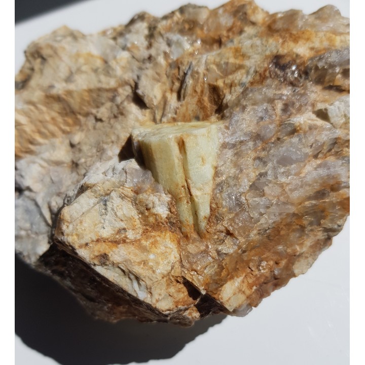 Masywny kryształ berylu w kwarcu z Owiesna