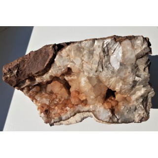 Duża geoda z pięknymi kryształami kalcytu z Tłumaczowa