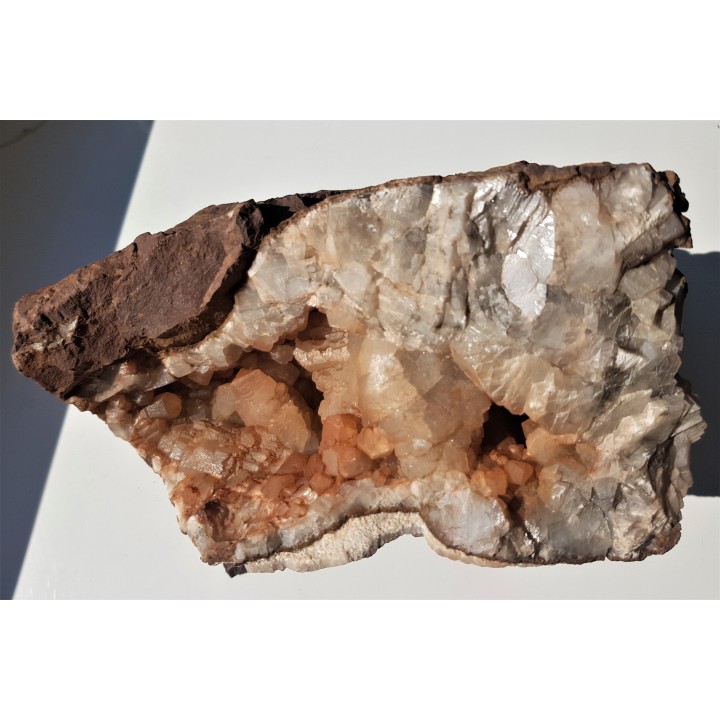 Duża geoda z pięknymi kryształami kalcytu z Tłumaczowa