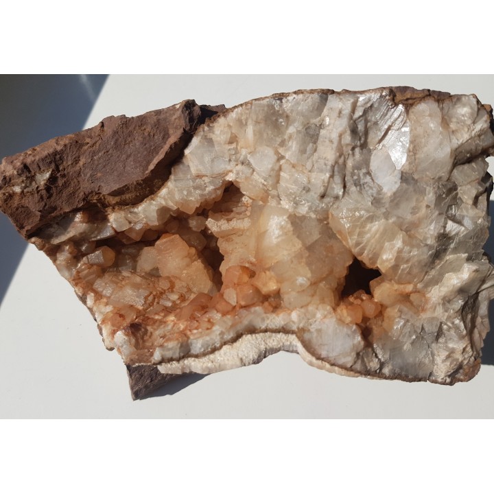 Duża geoda z pięknymi kryształami kalcytu z Tłumaczowa