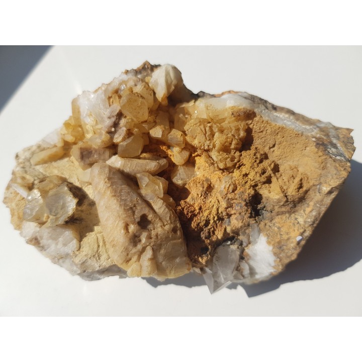 Piękna druza kwarcowo-kalcytowa w dolomicie ze Sławniowic