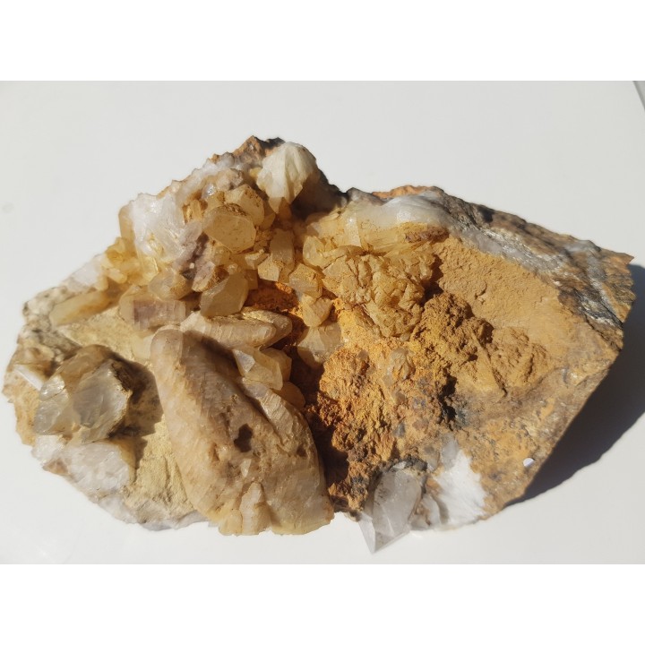 Piękna druza kwarcowo-kalcytowa w dolomicie ze Sławniowic