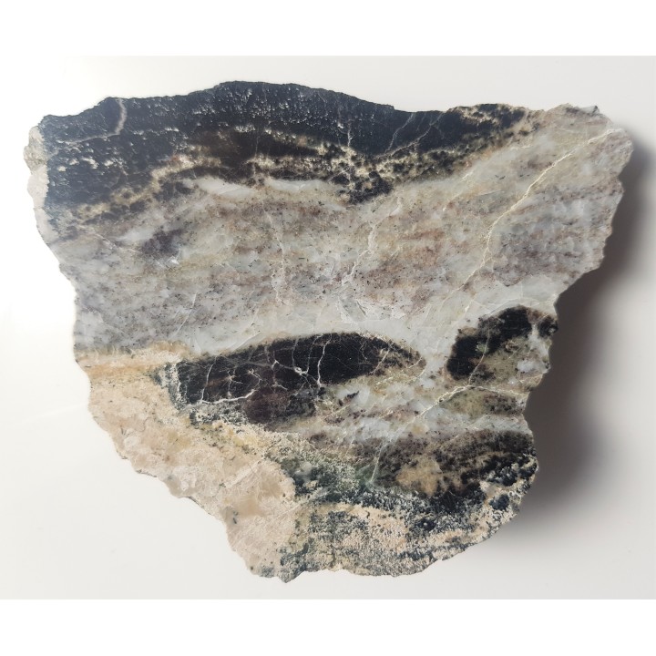 Marmur z granatem tytanowym (szorlomit) z Podzamka k. Kłodzka