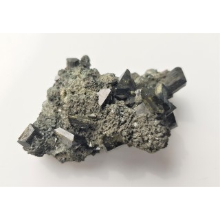 Wyjątkowa druza kryształów puszkinitu z Uralu