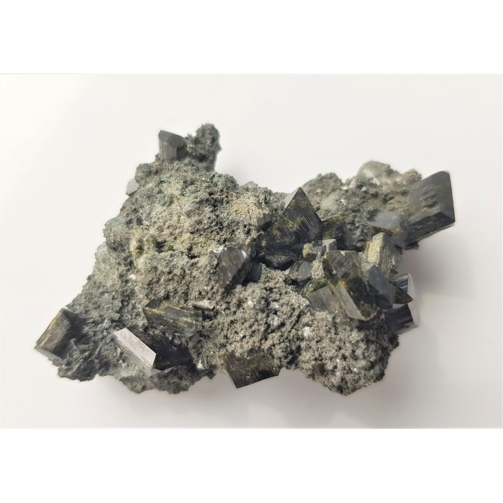 Wyjątkowa druza kryształów puszkinitu z Uralu