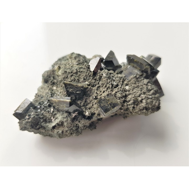 Wyjątkowa druza kryształów puszkinitu z Uralu