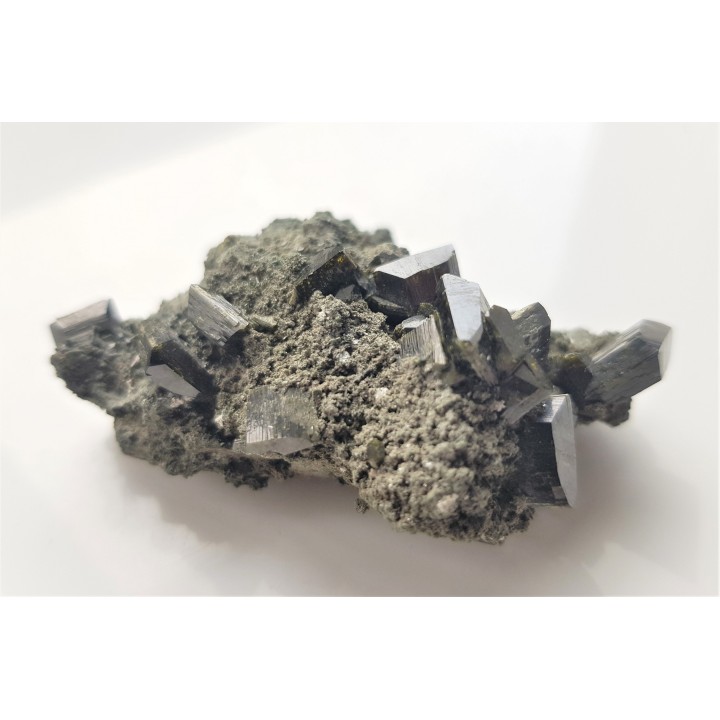 Wyjątkowa druza kryształów puszkinitu z Uralu