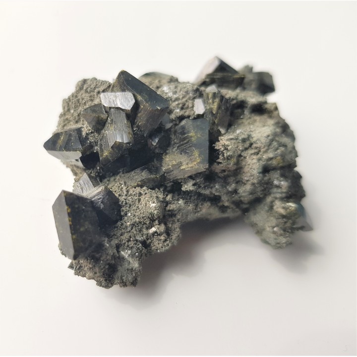 Wyjątkowa druza kryształów puszkinitu z Uralu