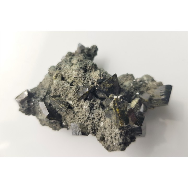 Wyjątkowa druza kryształów puszkinitu z Uralu