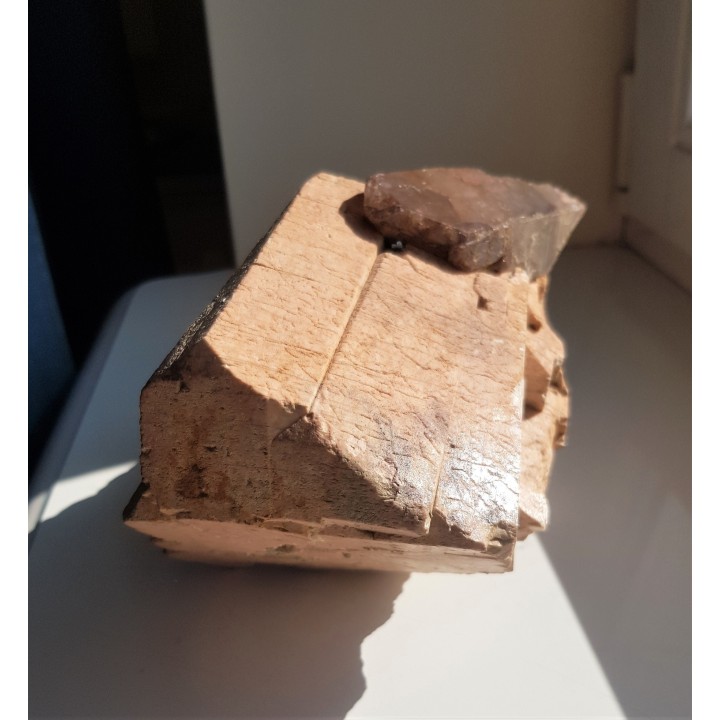 Wielki, idealnie wykształcony kryształ skalenia z kwarcem z okolic Jeleniej Góry