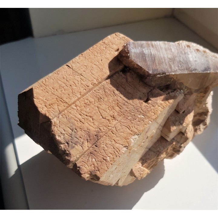 Wielki, idealnie wykształcony kryształ skalenia z kwarcem z okolic Jeleniej Góry