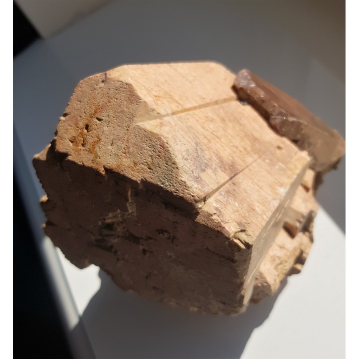 Wielki, idealnie wykształcony kryształ skalenia z kwarcem z okolic Jeleniej Góry