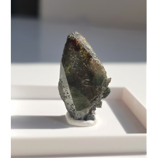 Idealnie wykształcony, zielony tytanit z żył alpejskich (Austria, Hoche Tauern)