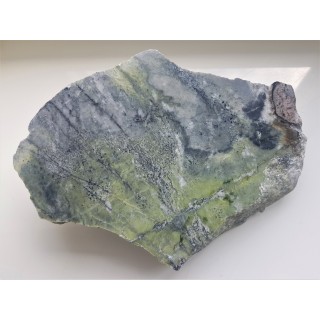 Zserpentynizowany dolomit z zoisytem z Łażan k. Żarowa