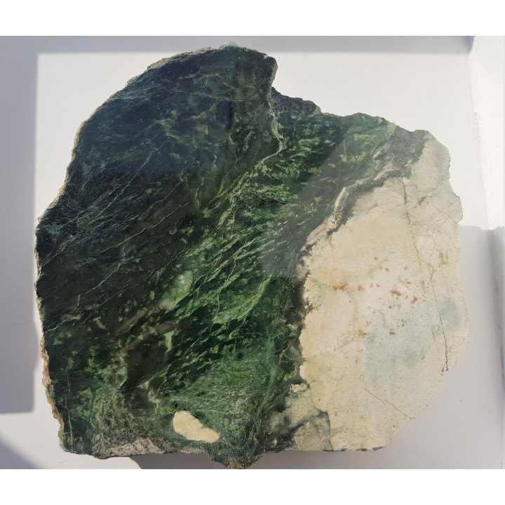 Nefryt na kontakcie z rodingitem z Jordanowa Śląskiego