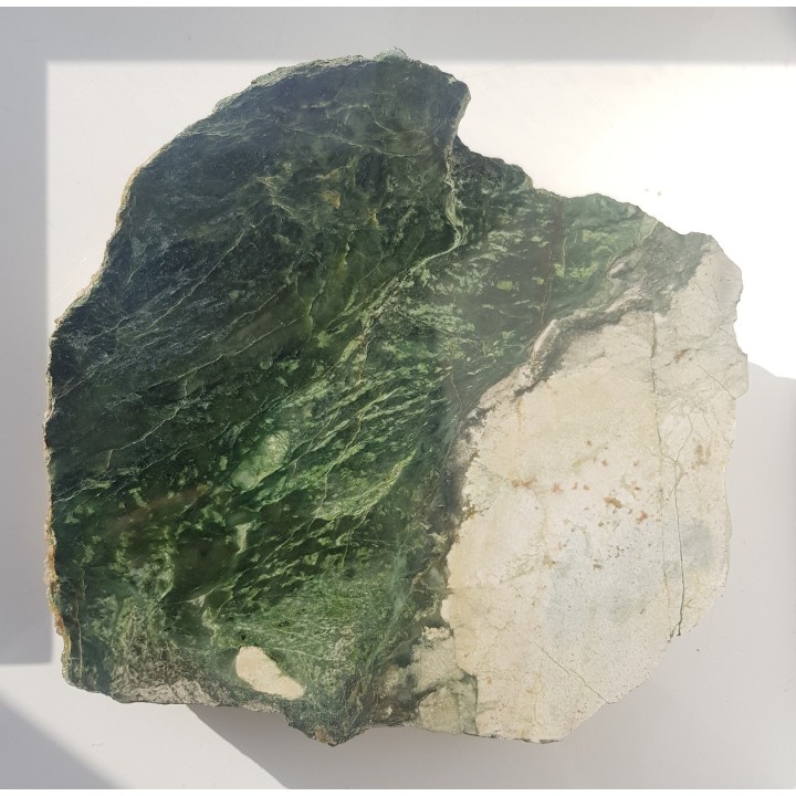 Nefryt na kontakcie z rodingitem z Jordanowa Śląskiego