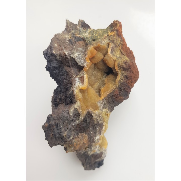 Druza wypełniona kwarcem pokrytym chalcedonem z Męcinki k. Jawora