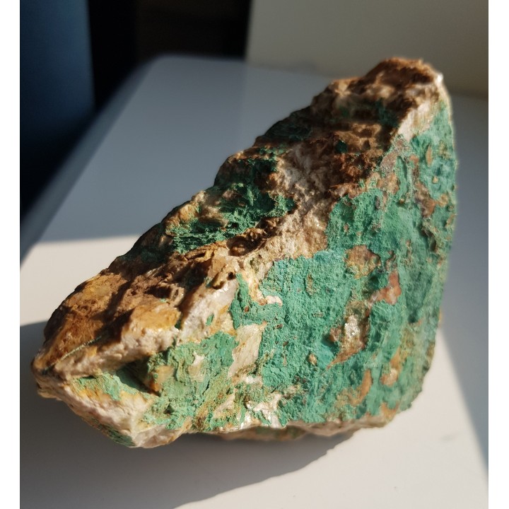 Obfite wydzielenia malachitu na barycie z Dziwiszowa