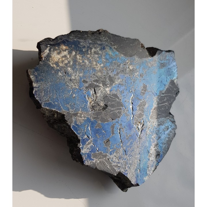 Muzealny okaz bornitu w żyle barytowej z Ciechanowic