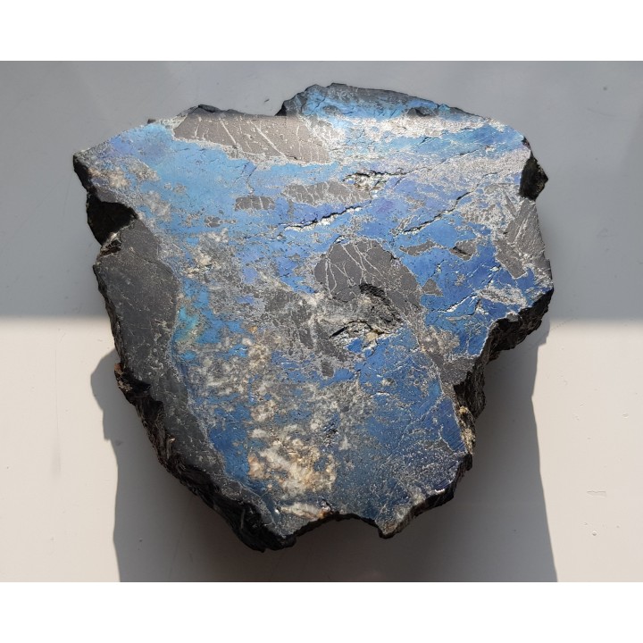 Muzealny okaz bornitu w żyle barytowej z Ciechanowic