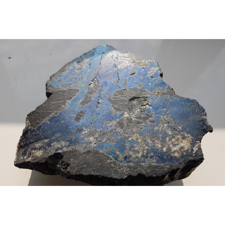 Muzealny okaz bornitu w żyle barytowej z Ciechanowic