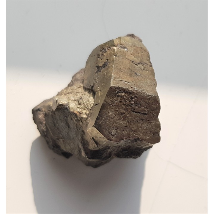 Kryształ pirytu z historycznej lokalizacji - kopalni Victoria w Wałbrzychu