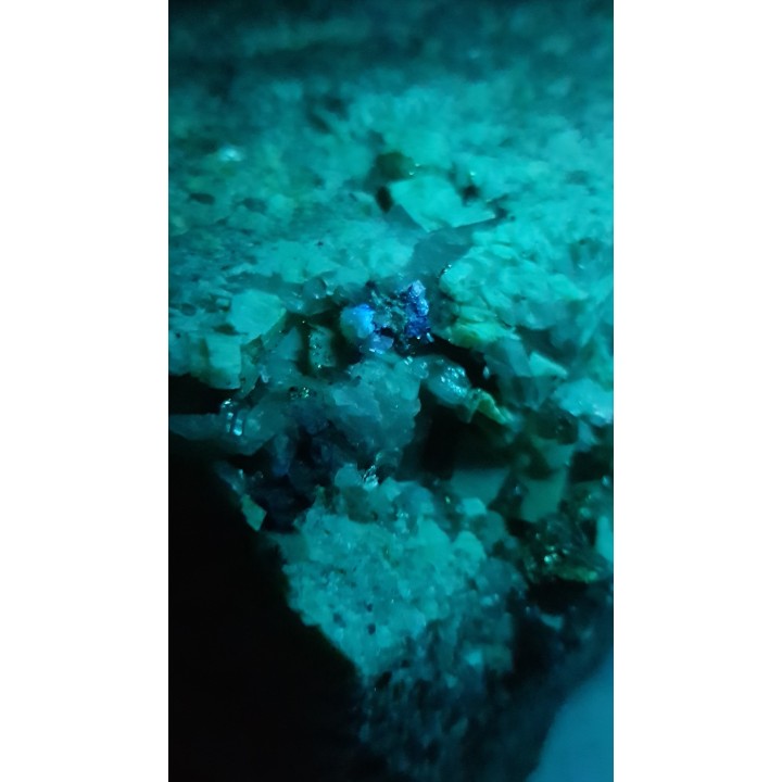 Kryształ szelitu w pegmatycie ze Szklarskiej Poręby