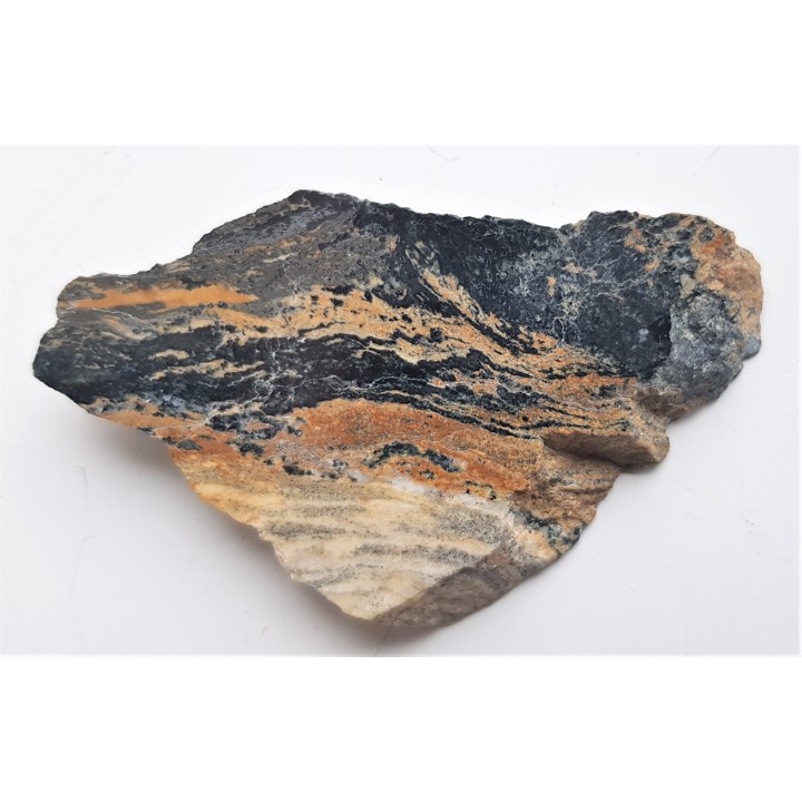 Turmalin w marmurze ze Stronia Śląskiego