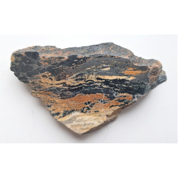 Turmalin w marmurze ze Stronia Śląskiego