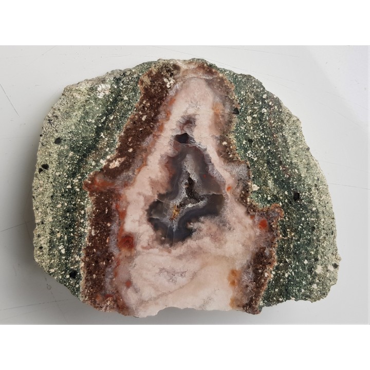 Agat z Gozdna w zielonym porfirze