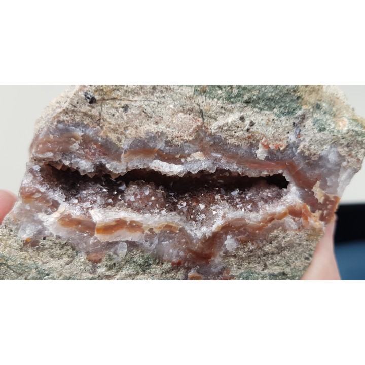 Agat żyłowy z Gozdna w zielonym porfirze