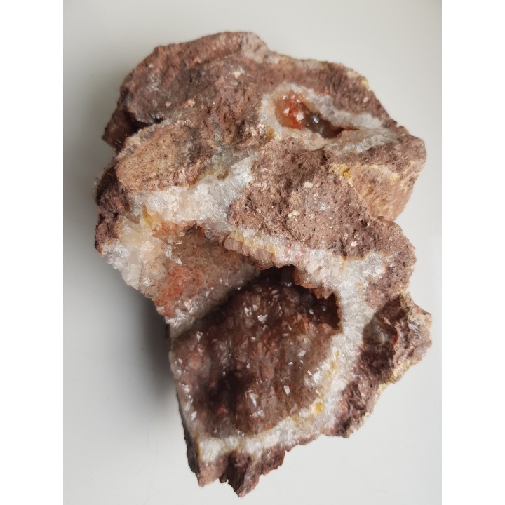 Geoda z kwarcem z czerwonym hematytem Gozdna w Górach Kaczawskich