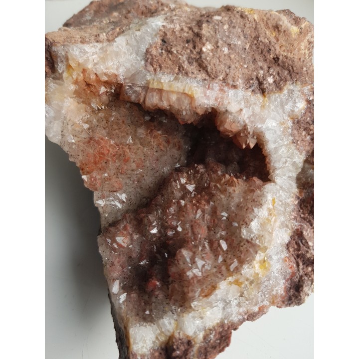 Geoda z kwarcem z czerwonym hematytem Gozdna w Górach Kaczawskich