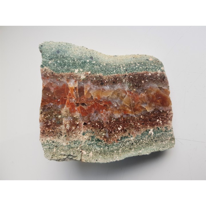 Agat żyłowy z Gozdna w zielonym porfirze