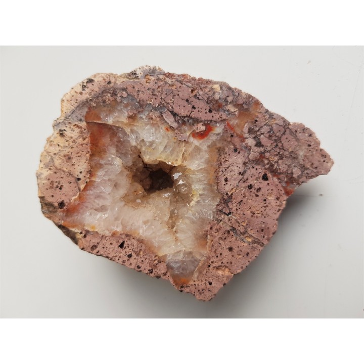 Polerowana geoda kwarcowa z Gozdna