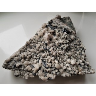 Minerały rudne na szczotce kwarców mlecznych ze Strzegomia