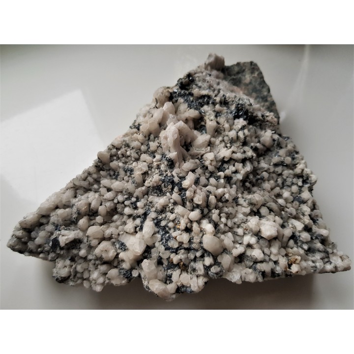 Minerały rudne na szczotce kwarców mlecznych ze Strzegomia