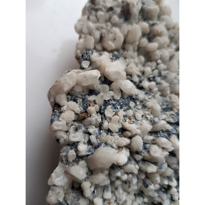 Minerały rudne na szczotce kwarców mlecznych ze Strzegomia