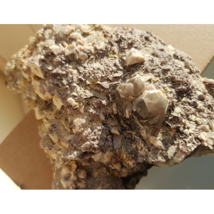 Okazała szczotka kryształów aksynitu ze Strzegomia