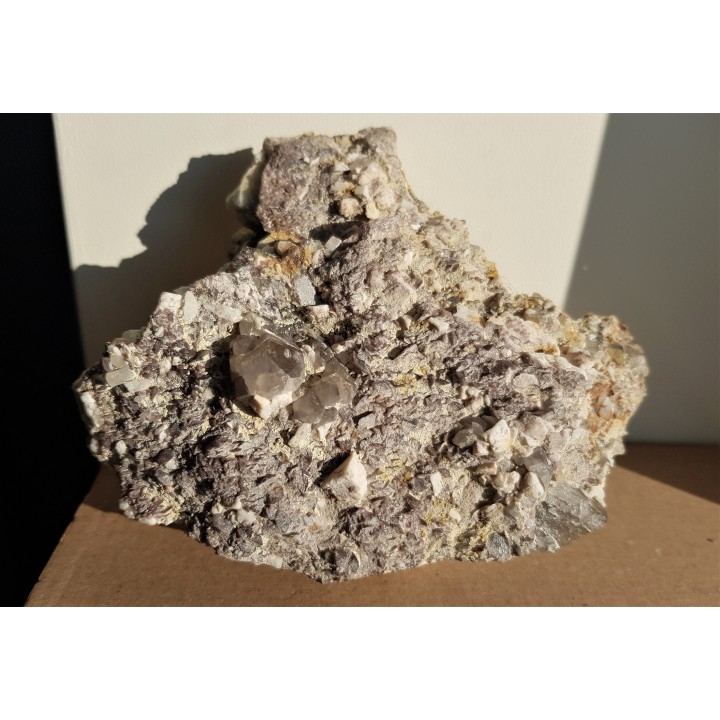 Okazała szczotka kryształów aksynitu ze Strzegomia