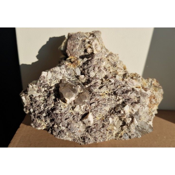 Okazała szczotka kryształów aksynitu ze Strzegomia