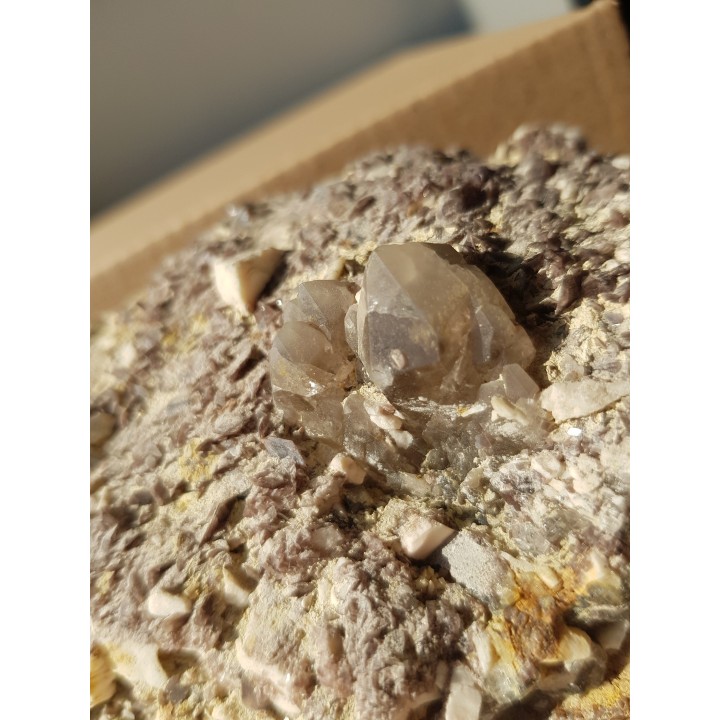 Okazała szczotka kryształów aksynitu ze Strzegomia