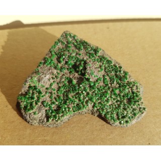 Szczotka kryształów uwarowitu z Uralu