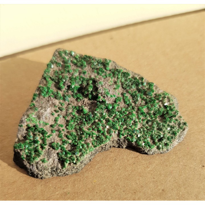 Szczotka kryształów uwarowitu z Uralu