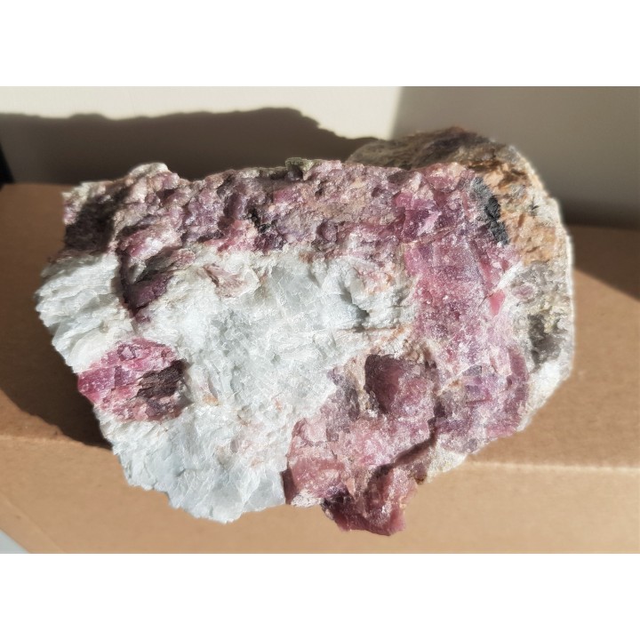 Pegmatyt obficie przerośnięty elbaitem z Piławy Grn.