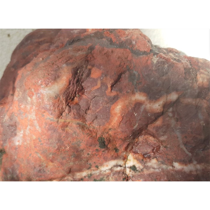 Krwistoczerwony jaspis wielkości głowy ze Starych Bogaczowic