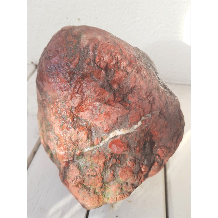 Krwistoczerwony jaspis wielkości głowy ze Starych Bogaczowic